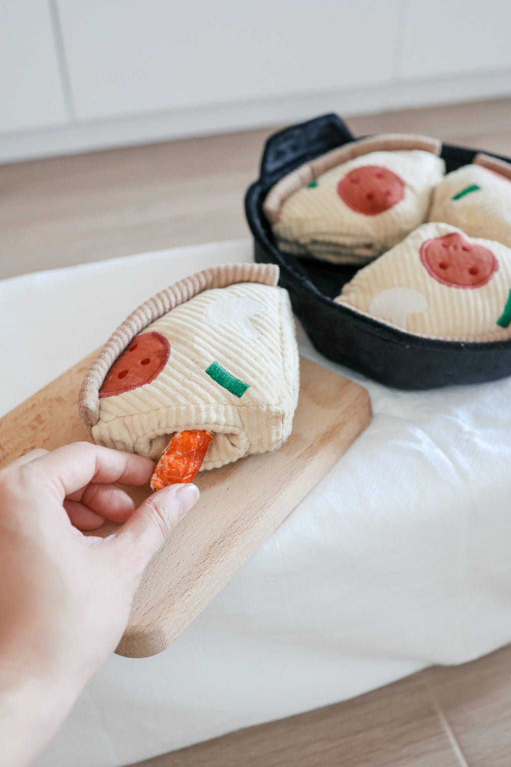 Gioco per cani 'Deep Dish Pizza' per arricchimento