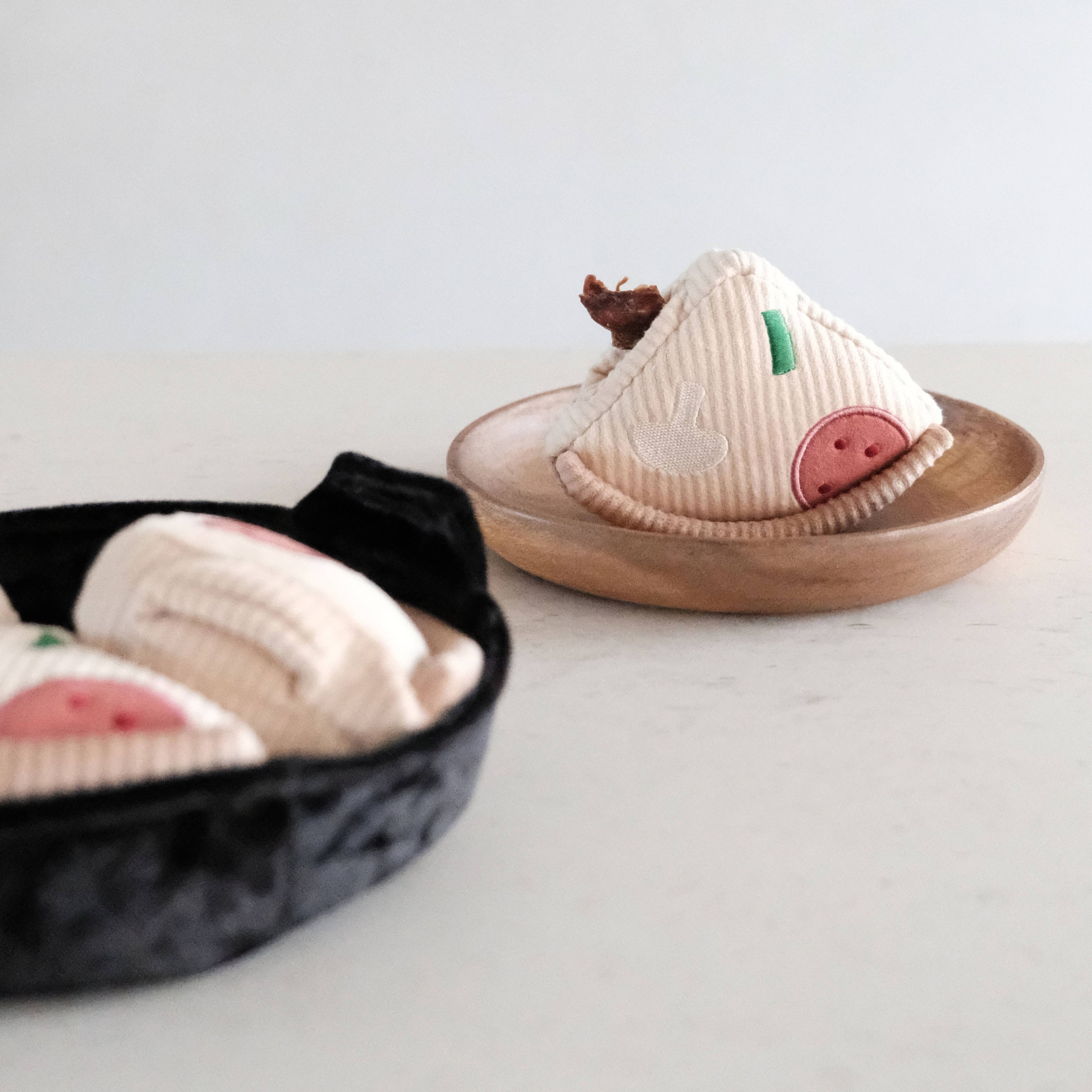 Gioco per cani 'Deep Dish Pizza' per arricchimento